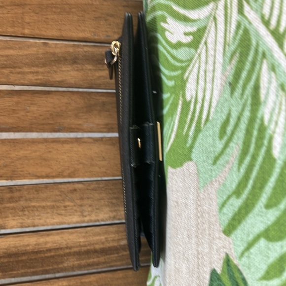 Authentic Kate Spade New York Cameron Large Slim Bifold wallet. - Picture 3 of 11